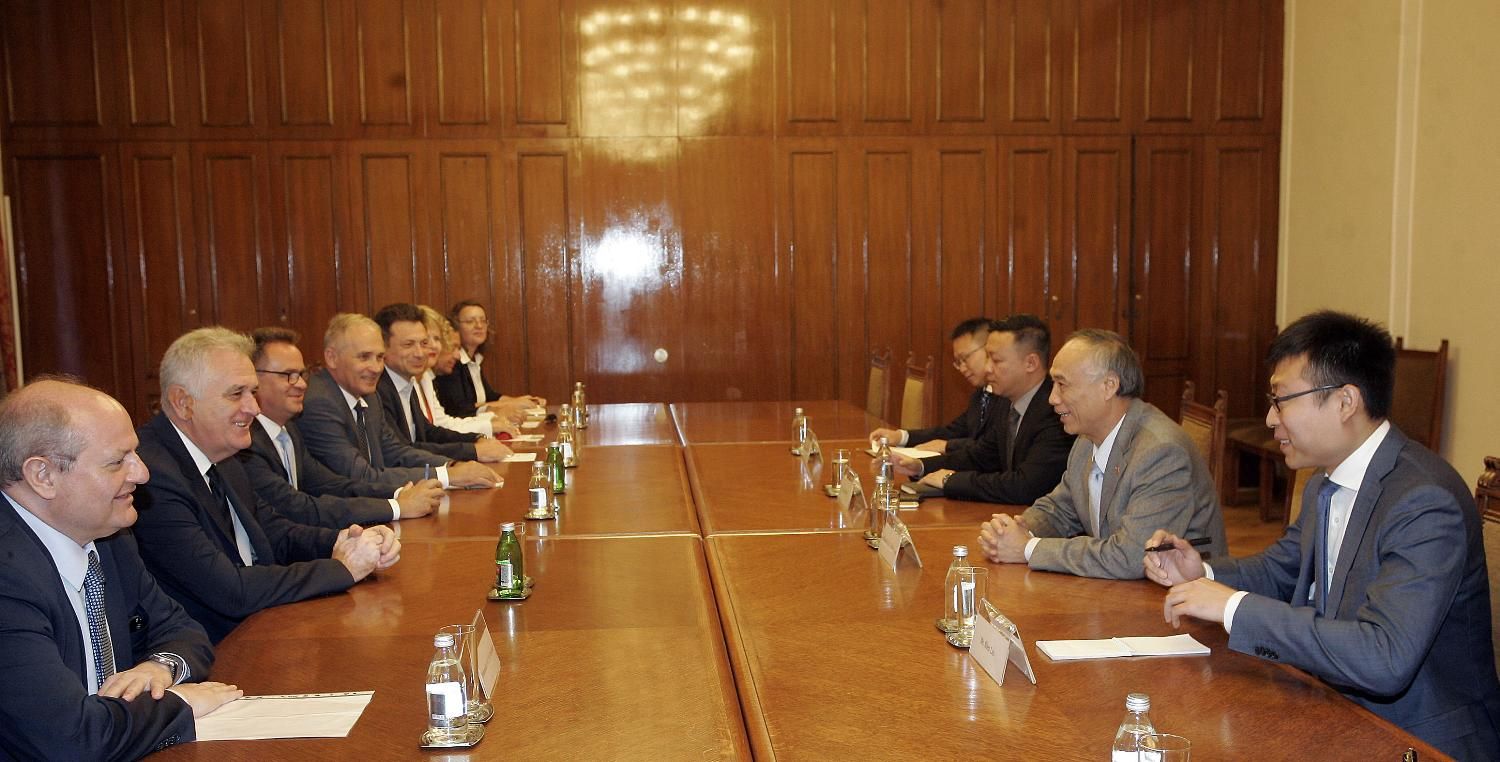 Predsednik Nacionalnog saveta gospodin Nikolić sa ambasadorom NR Kine Li Mančangom i predstavnicima IMS