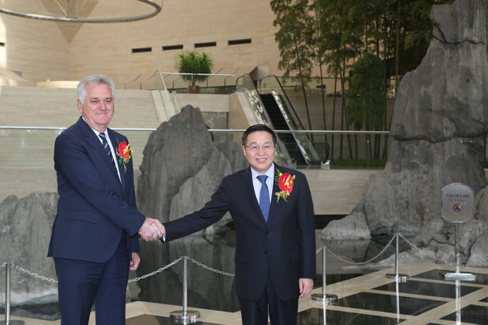 Predsednik Nacionalnog saveta Nikolić razgovarao je u Pekingu sa predsednikom Kineske banke gospodinom Čen S Ćinom.