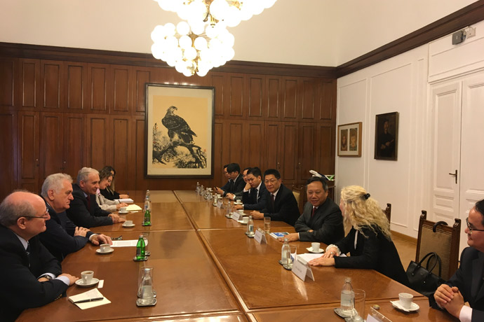 National Council President Nikolić talks to representatives of China’s City of Lishui 